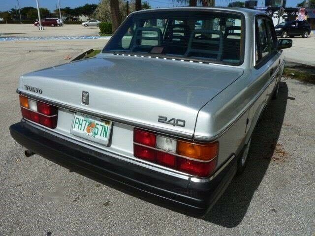 1993 Volvo 240 Base 4dr Sedan - photo 12