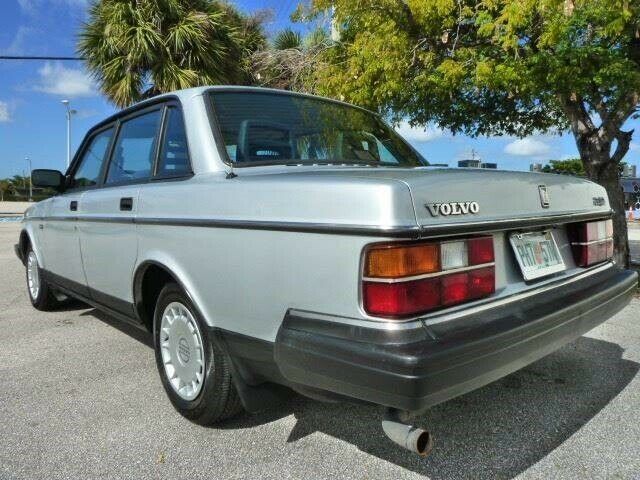 1993 Volvo 240 Base 4dr Sedan - photo 9