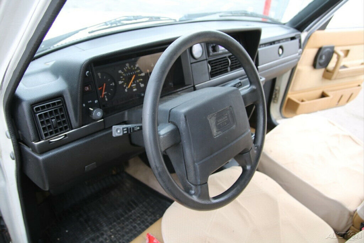 1993 Volvo 240 - photo 11