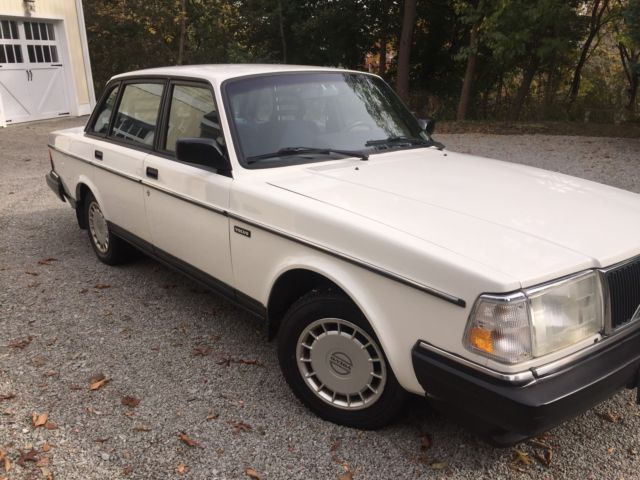 1993 Volvo 240, low mileage, fully serviced, solid and great driver, 94k 1993 Volvo 240 DL