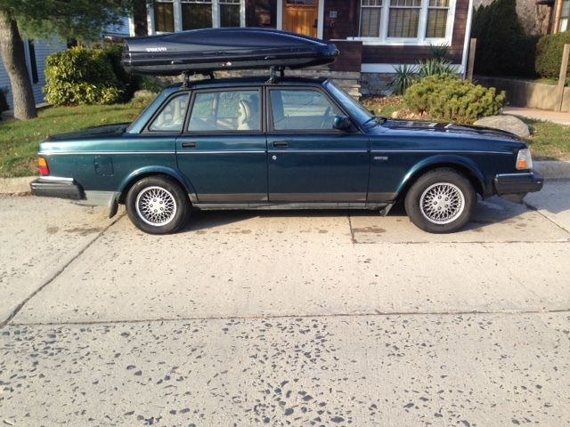 1993 Volvo 240 Sedan 4-Door 2.3L CLASSIC 1308/1600 1993 Volvo 240 CLASSIC