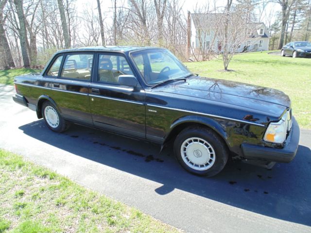 1993 Volvo 240 sedan Auto Black CD player 203K NO RESERVE 1993 Volvo 240