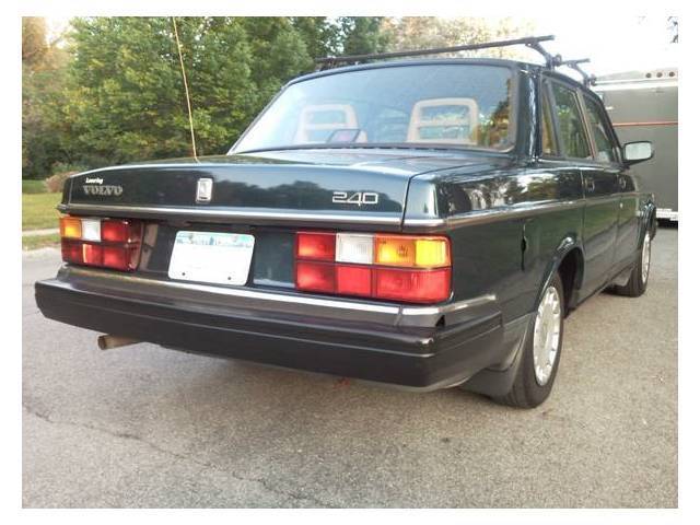 1993 Volvo 240 4dr Sedan - photo 5