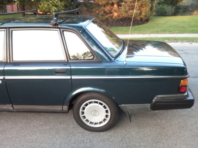 1993 Volvo 240 4dr Sedan - photo 8