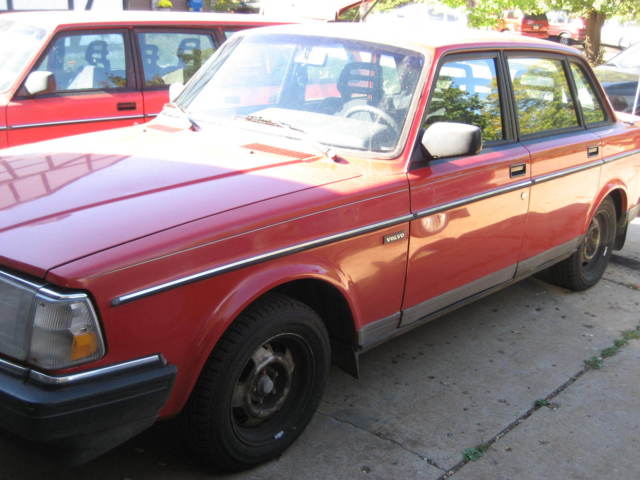 1993 Volvo 240 sedan with 106K actual miles at no reserve, drive away condition 1993 Volvo 240