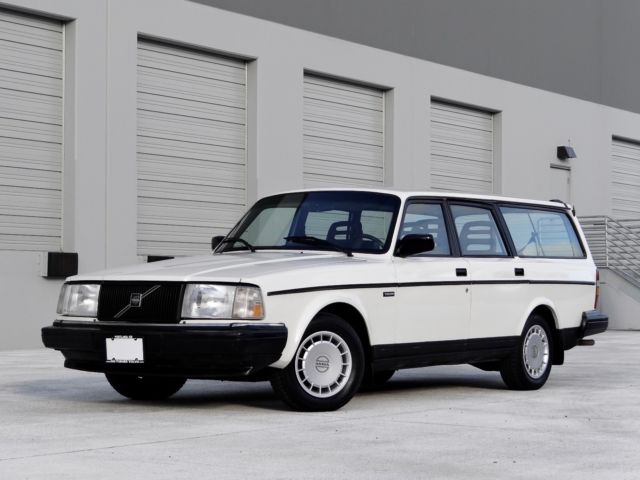 1993 VOLVO 240 WAGON (113,000 LOW ORIGINAL MILES) (PASSED SERVICE INSPECTION) 1993 Volvo 240