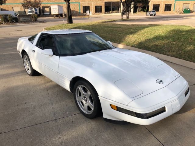1993 White Chevy Corvette *C4 6 speed Manuel Transmission LT1 5.7 V8 No Reserve* 1993 Chevrolet Corvette 2LT 6 speed Manuel LT1 V8 5.7