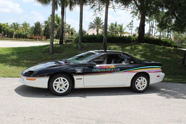 1993 Chevrolet Camaro Indianapolis Pace Car - photo 2