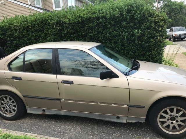 1994 318i E36 1.8l IL4 M42 eng. Running or for parts or repair 1994 BMW 3-Series 318i
