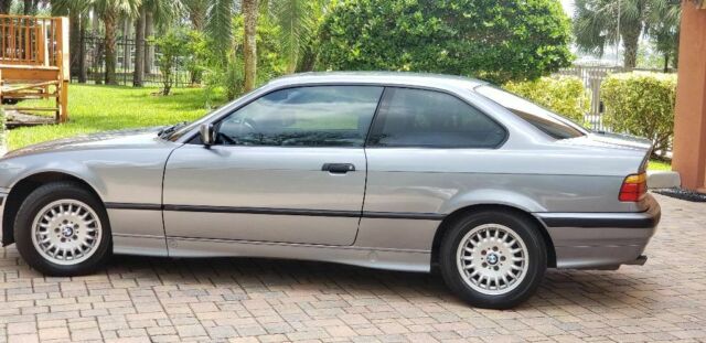 1994 BMW 325is 3.2L 6Cyl 4speed auto 1994 BMW 318is / reconditioned