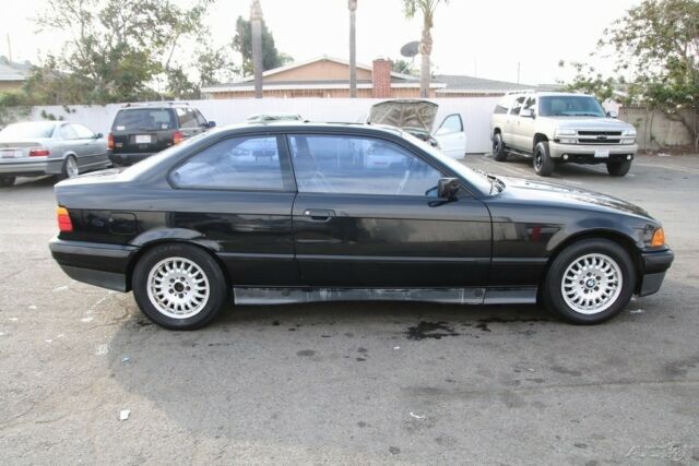 1994 BMW 3-Series is - photo 2