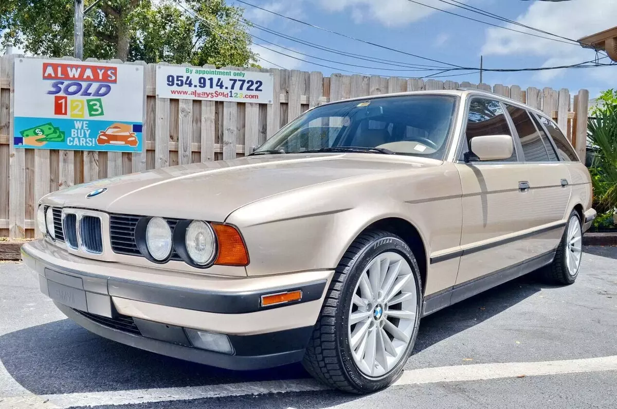 1994 BMW 5 Series, Champagne with 53445 Miles available now! 1994 BMW 5-Series 525i 4dr Wagon