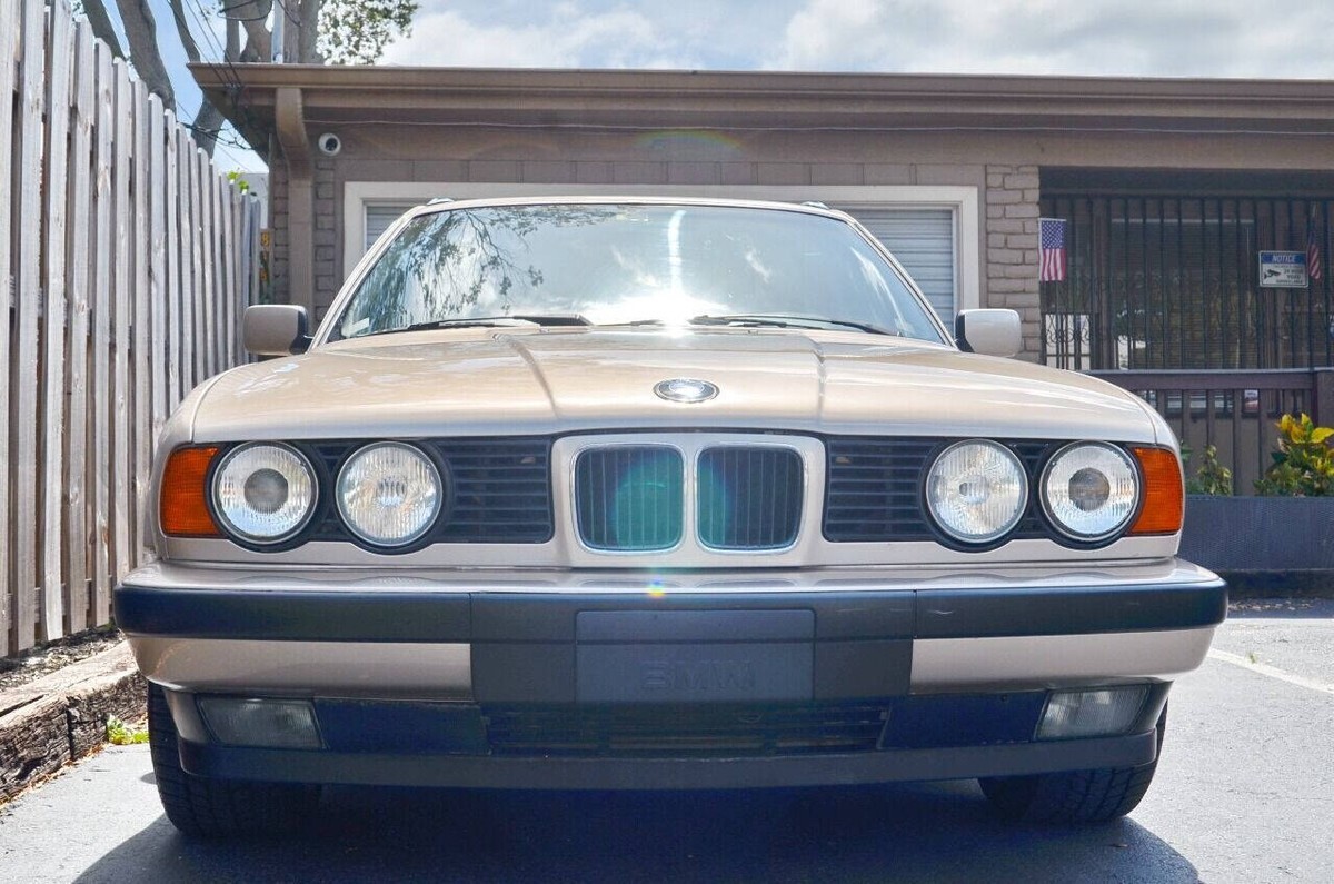 1994 BMW 5-Series 525i 4dr Wagon - photo 3