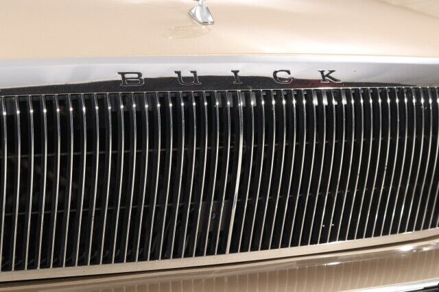 1994 Buick Roadmaster Estate 8-Passenger 5.7L V8 Wagon - photo 10