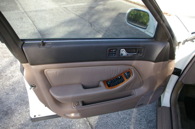1994 Acura Legend LS Sedan 4-Door - photo 7