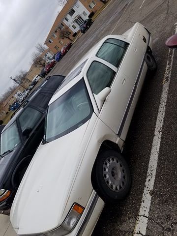1994 Cadillac DeVille 4 door sedan - photo 2