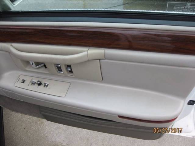 1994 Cadillac DeVille Base 4dr Sedan - photo 7