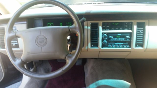 1994 Cadillac Fleetwood - photo 12