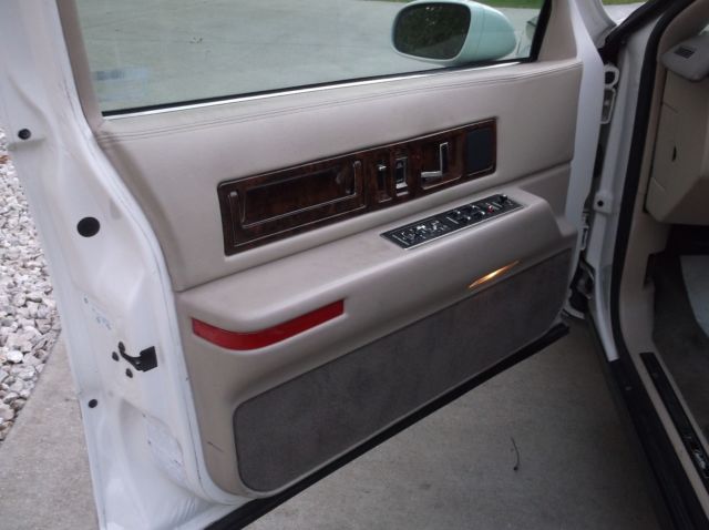 1994 Cadillac Fleetwood - photo 3