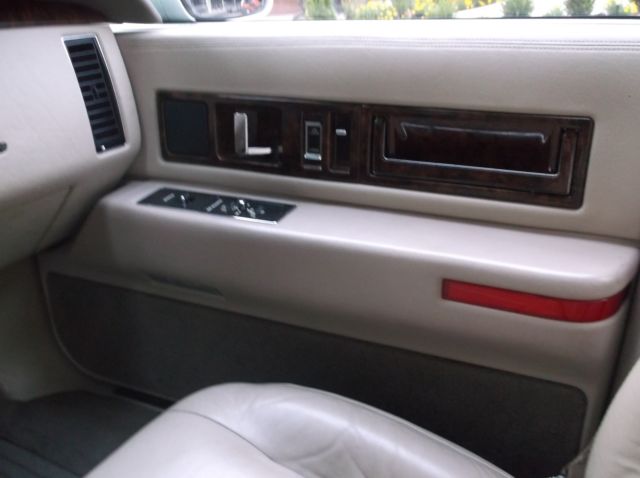 1994 Cadillac Fleetwood - photo 8