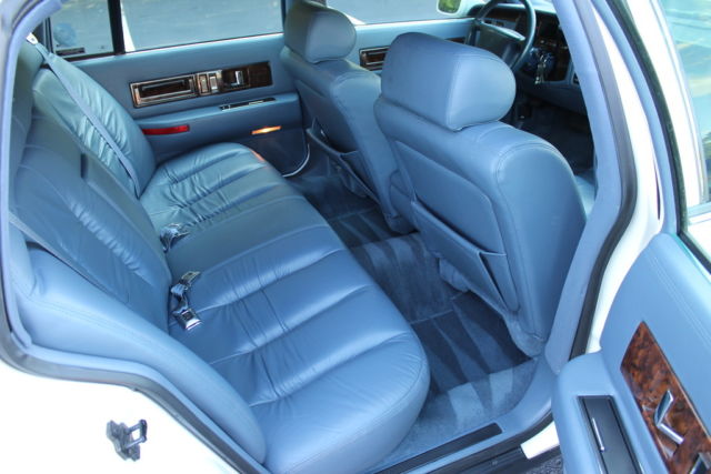 1994 Cadillac Fleetwood Fleetwood Brougham - photo 9
