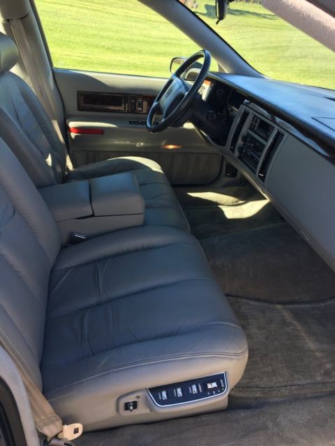 1994 Cadillac Fleetwood Base Sedan 4-Door - photo 12