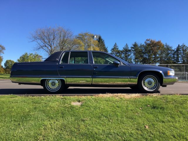 1994 Cadillac Fleetwood Base Sedan 4-Door - photo 4