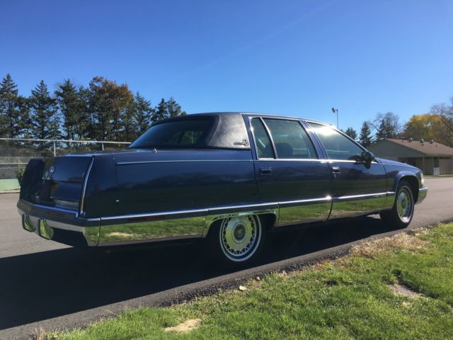 1994 Cadillac Fleetwood Base Sedan 4-Door - photo 5