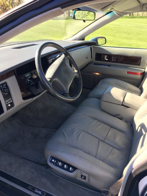 1994 Cadillac Fleetwood Base Sedan 4-Door - photo 9