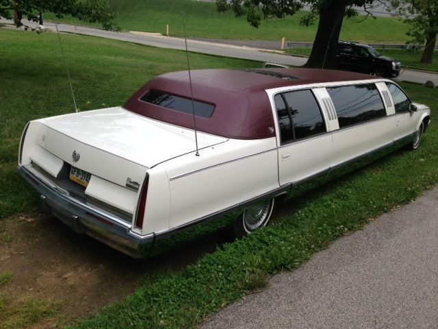 1994 Cadillac Fleetwood Brougham Sedan 4-Door - photo 11
