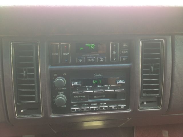 1994 Cadillac Fleetwood Brougham Sedan 4-Door - photo 12