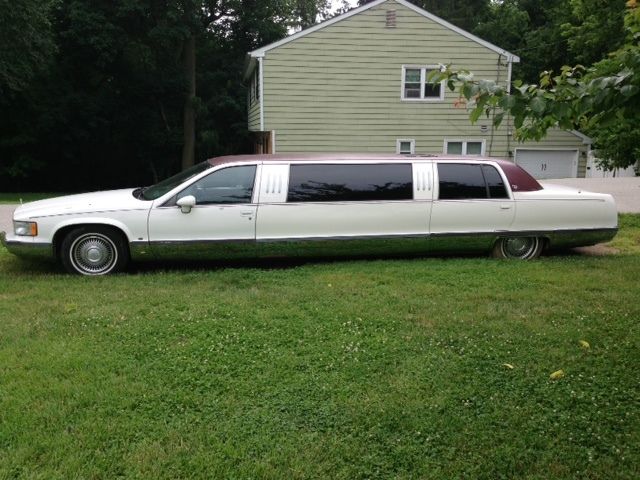 1994 Cadillac Fleetwood Brougham Sedan 4-Door - photo 2