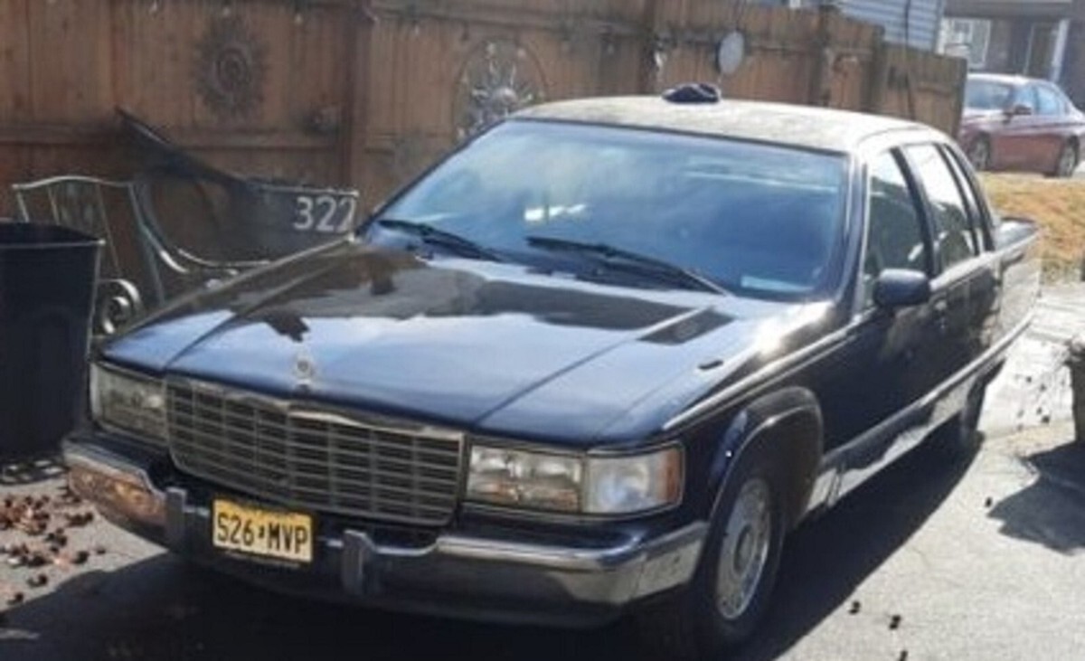 1994 Cadillac Fleetwood BASE - photo 2