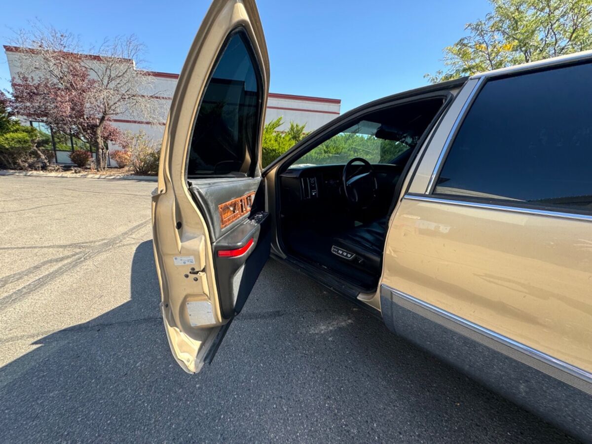 1994 Cadillac Fleetwood Brougham - photo 10