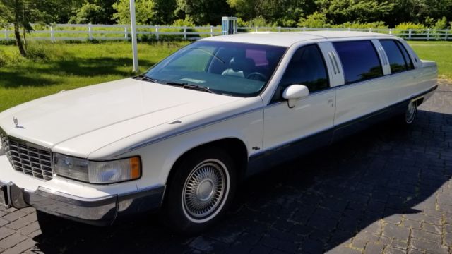 1994 Cadillac Fleetwood Limo - photo 3