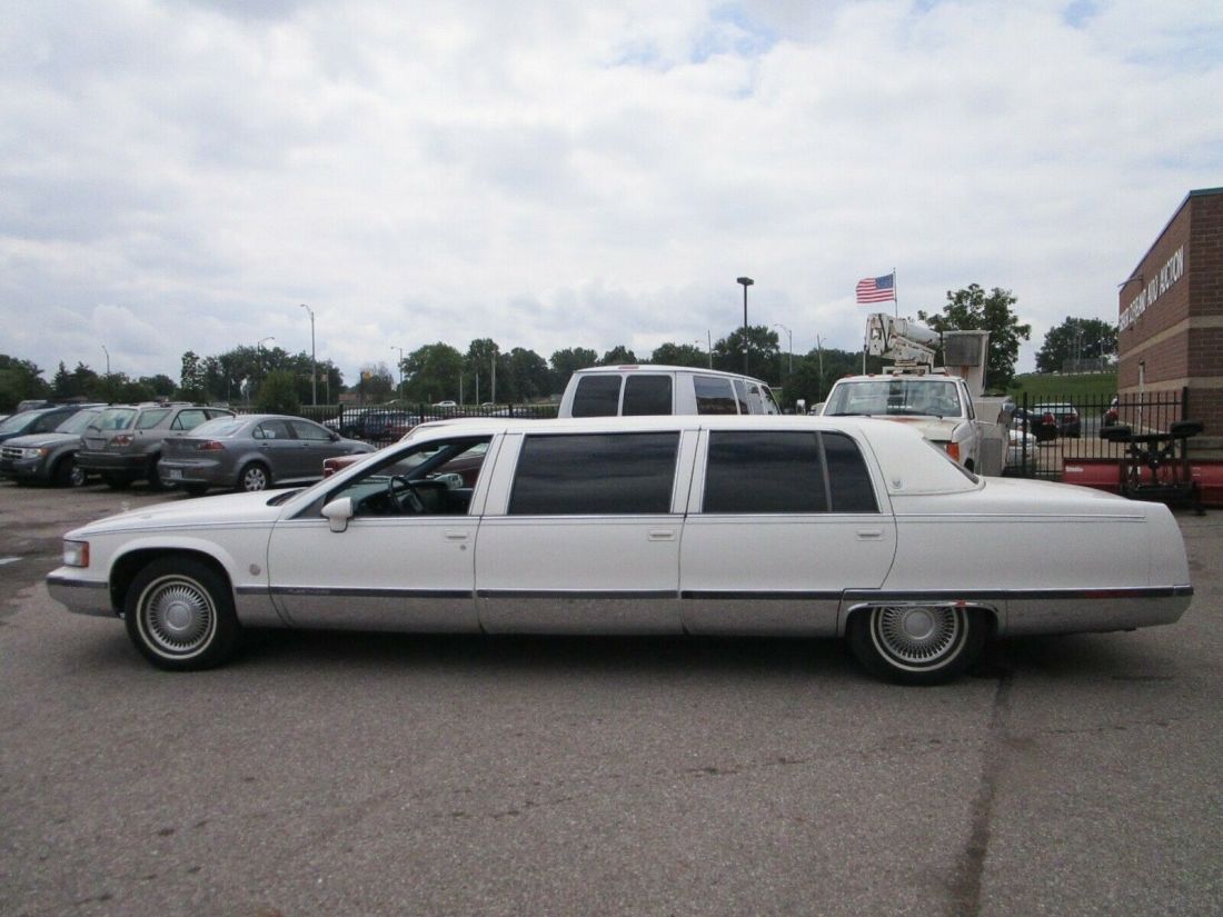 1994 Cadillac Fleetwood - photo 11