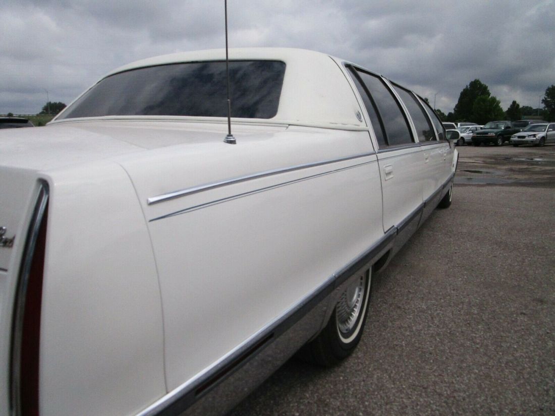 1994 Cadillac Fleetwood - photo 12