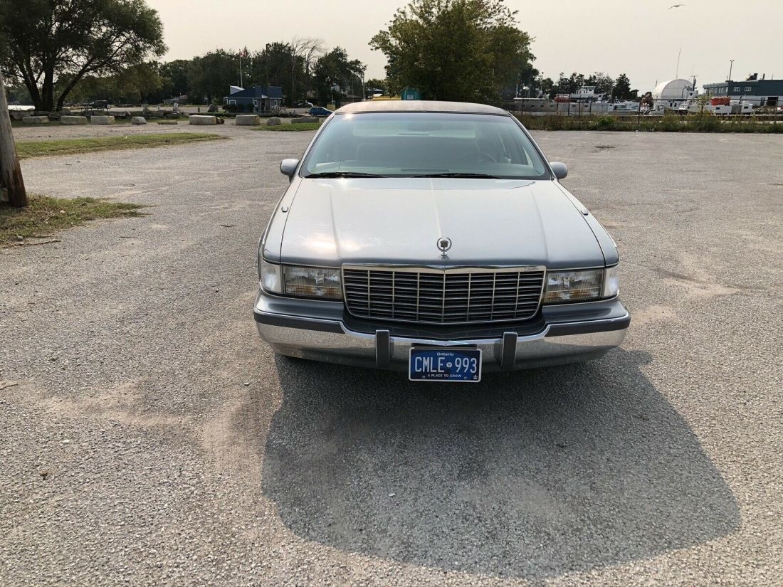 1994 Cadillac Fleetwood BASE - photo 2