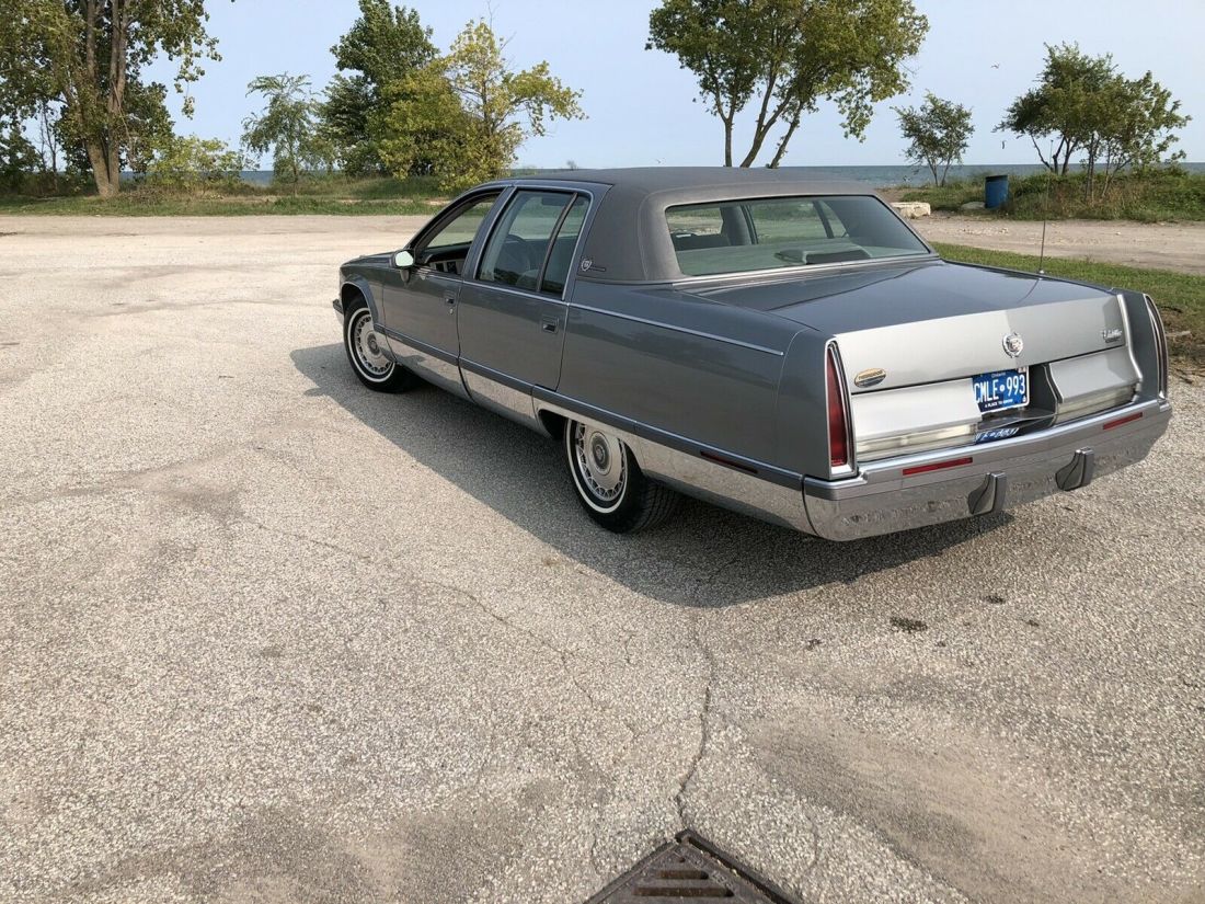 1994 Cadillac Fleetwood BASE - photo 3