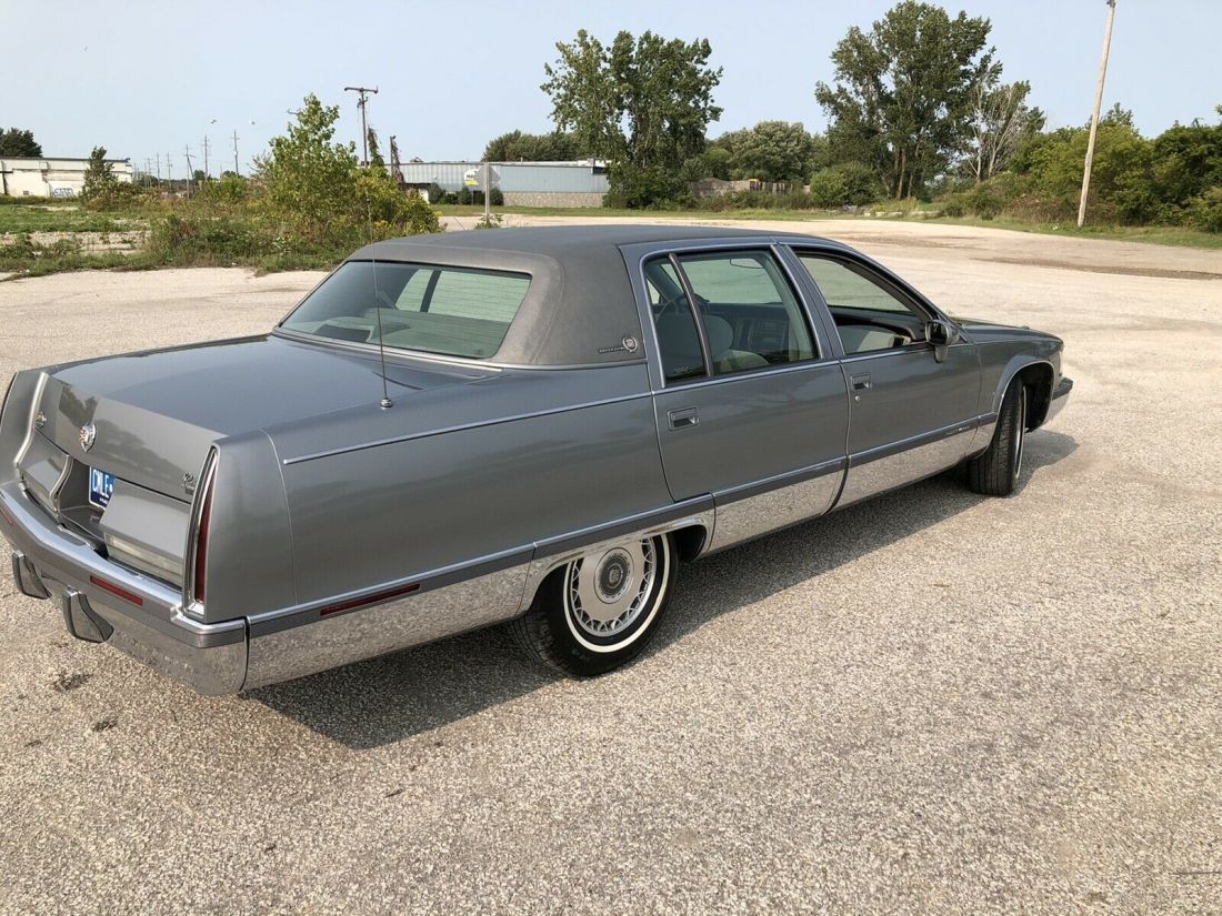 1994 Cadillac Fleetwood BASE - photo 4
