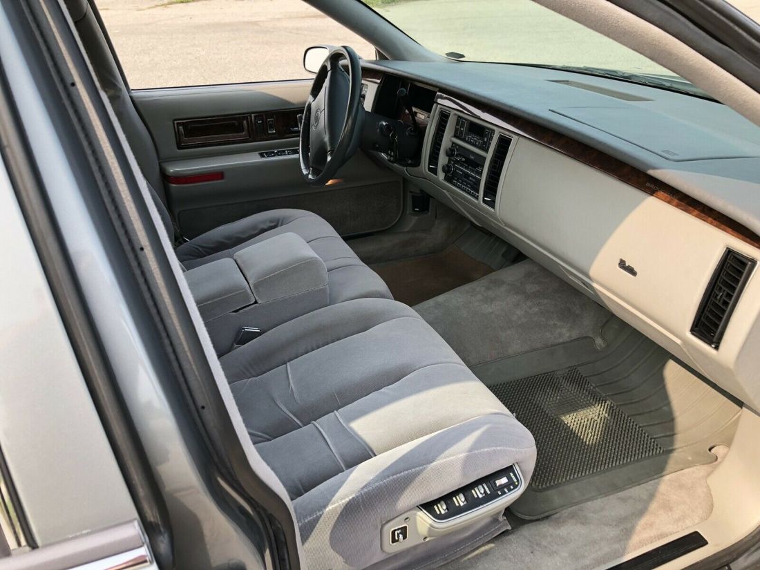 1994 Cadillac Fleetwood BASE - photo 7