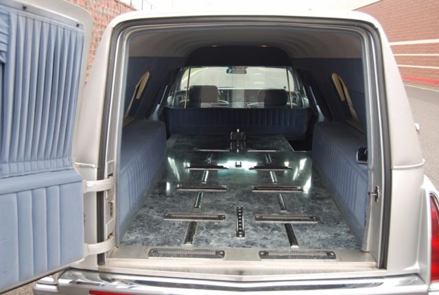 1994 Cadillac Fleetwood Hearse - photo 4