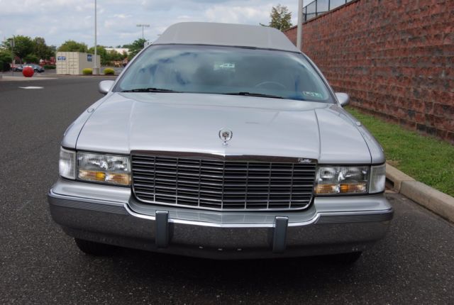 1994 Cadillac Fleetwood Hearse - photo 7