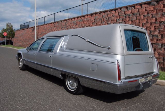 1994 Cadillac Fleetwood Hearse - photo 9