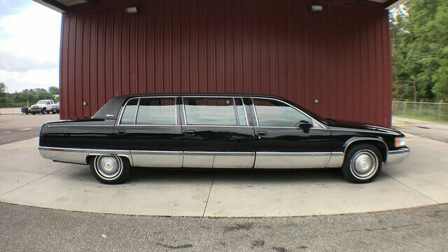 1994 Cadillac Fleetwood Limo - photo 2