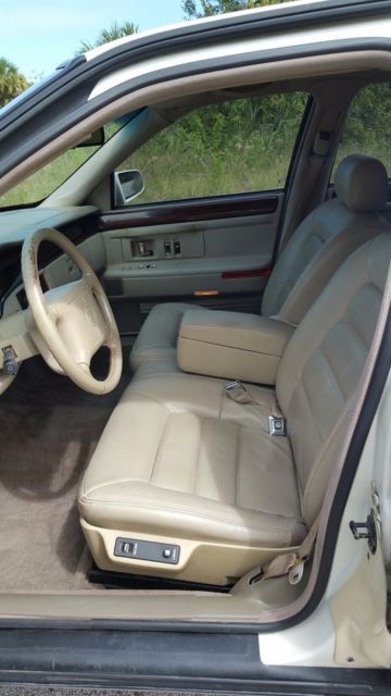 1994 Cadillac Fleetwood Base 4dr Sedan - photo 11