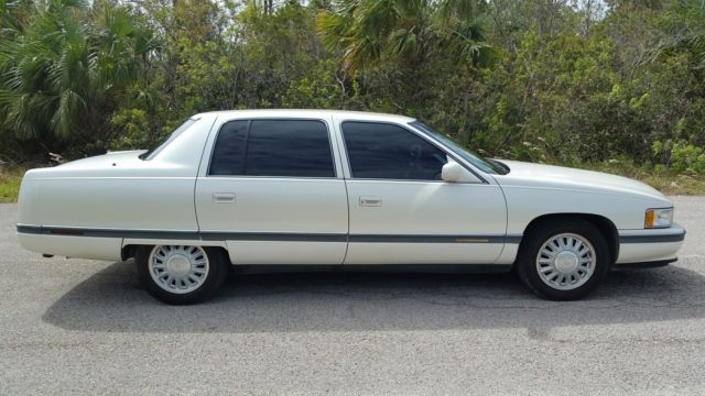 1994 Cadillac Fleetwood Base 4dr Sedan - photo 6