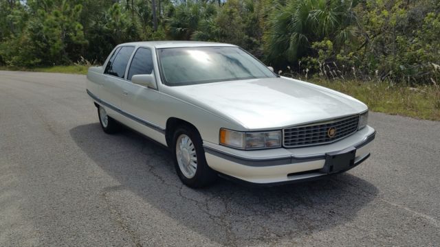1994 Cadillac Fleetwood Base 4dr Sedan - photo 7