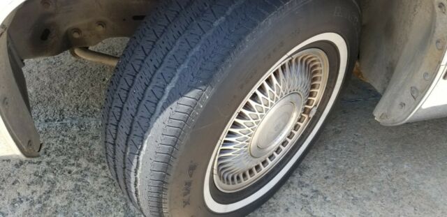 1994 Cadillac Fleetwood Base 4dr Sedan - photo 12