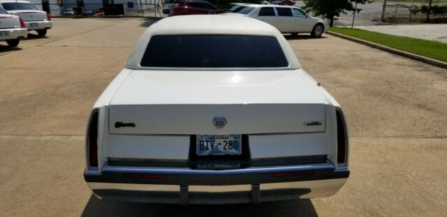1994 Cadillac Fleetwood Base 4dr Sedan - photo 4